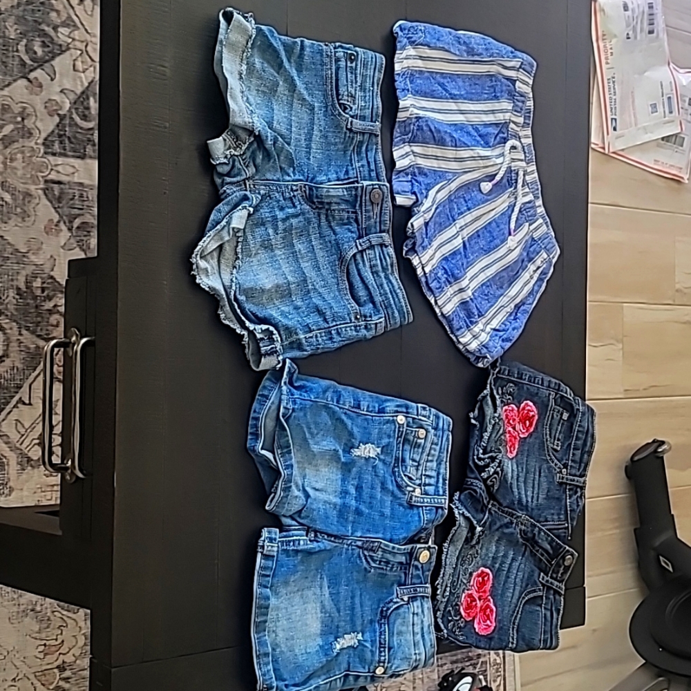 (4) GIRLS SHORTS SIZE 6X